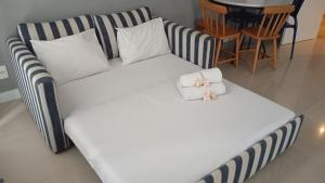 a large white couch with two teddy bears on it at Flat in 4-star hotel with panoramic pool in Cabo Frio