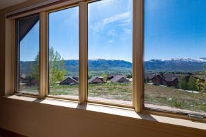 a window with a view of a mountain view at Powder Mtn Trapper Lodge TR1 Ski Retreat Game Rm in Eden