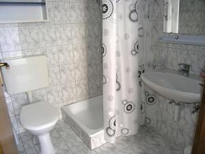 Koupelna v ubytování Apartmani Dolencic + 32 fotografií