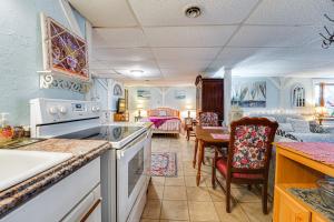 a kitchen and living room with a dining room at 3 Mi to Bath Historic District! Stylish Studio in Harding