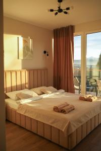 a bedroom with a large bed with towels on it at Sunrise Yablunytsia in Yablunytsya