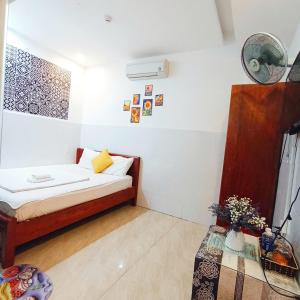 a small room with a bed and a table at Tây Nguyên hotel Đà Nẵng in Danang