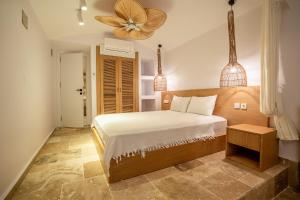 a bedroom with a bed and a ceiling fan at Sultan Palas Otel in Köyceğiz