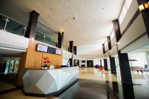 a lobby of a building with a person in it at Hotel Selection Pattaya in Pattaya
