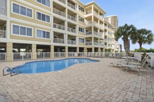a building with a swimming pool in front of a building at Marlin Key 2D in Orange Beach
