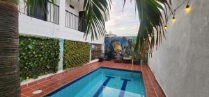 a swimming pool in the middle of a building at hostel Santamaria in Rodadero