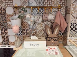 a shop with a rabbit wearing glasses on a table at Cozy Trg in Lazarevac +14 photos