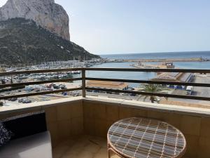 a balcony with a chair and a view of the beach at Ti Miquel in Ifach