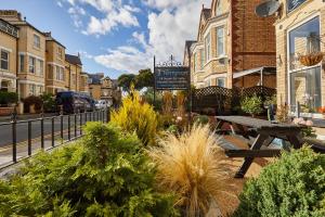 a picnic table in a garden in front of a building at The Tennyson in Bridlington