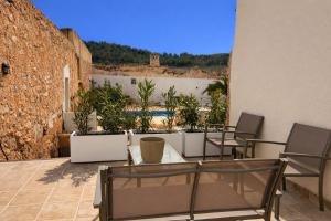 a patio with chairs and plants and a pool at Mirramor in Campo de Mirra