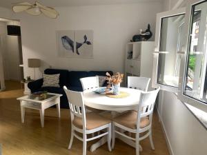 a living room with a table and chairs and a couch at La ballena de rayas in Tazones