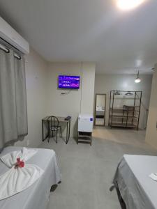 a hospital room with a bed and a table at Pousada Breizh Brasil Lençois - BBL in Barreirinhas