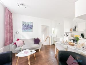 a living room with a couch and a table at Hus Krüüzpadd unnen in Cuxhaven