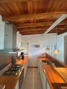 a kitchen with wooden counter tops and wooden ceilings at Seamount Design in Mar del Plata +3 photos
