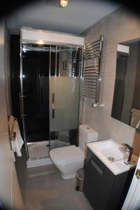 Ванна кімната в El Picu 7. Apartamentos.