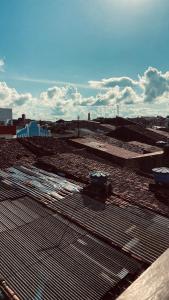 a view of a construction site with train tracks at Quarto Triplo in Areia