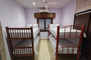 a room with three bunk beds and a window at Buena Vista Centro in Concordia