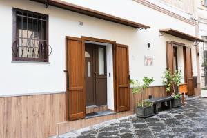 a house with wooden doors and a balcony at Le Porte sulla Costiera in Sant'Egidio del Monte Albino