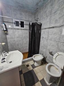 a bathroom with a sink and a toilet and a shower at Buena Vista Centro in Concordia