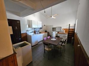 a kitchen with a table and chairs in a room at Buena Vista Centro in Concordia