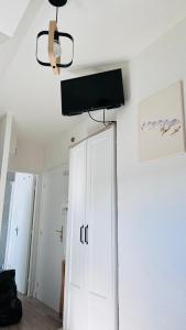 a living room with a tv hanging from the ceiling at Cabourg-Angle bleu in Cabourg