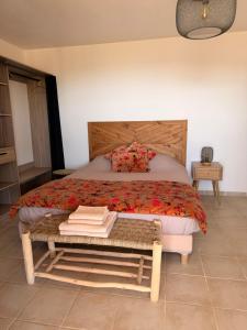 a bedroom with a bed with a wooden head board at Casa Punta Di Vista in Venaco