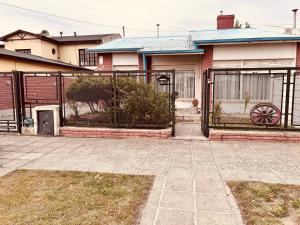 a house with a gate and a driveway at Depto Güemes in Río Gallegos