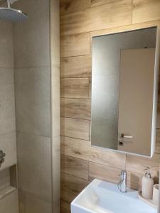 a bathroom with a sink and a mirror at La casa di Zoe in Flogita +24 photos