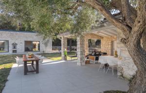 a patio with a table and chairs and a tree at Villa Fiore di san Antonio in Rovinj