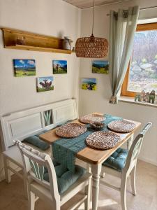 a dining room table with pillows on top of it at Grünes Stüble - Haustiere auf Anfrage in Altusried