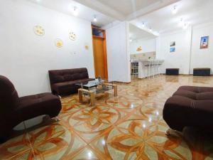 a lobby with couches and a table in a room at Casa Los Reyes in La Magdalena Atlipac