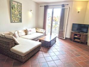 a living room with a couch and a tv at Port Chambly Waterside Villa in Terre Rouge