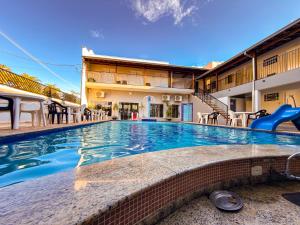 a swimming pool with a slide in the middle of a house at Hotel Picadão in São Pedro
