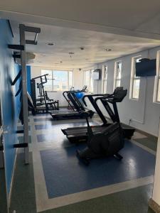 a gym with treadmills and elliptical machines at Flat no Hotel Blue Tree in Manaus +9 photos