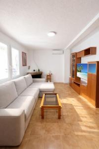 a living room with a white couch and a coffee table at Bungalow Oaxaca: Playa de La Mata in Torrevieja