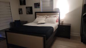 a bedroom with a large bed with white sheets and pillows at Modern Suite Near Hamilton Airport in Hamilton +6 photos