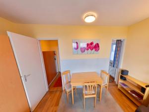 a dining room with a table and chairs at Studio Sebastian mit Pool und Sauna in Freyung