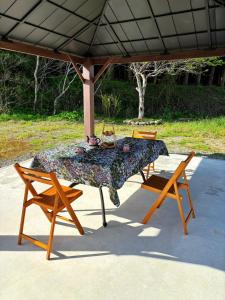 a table and two chairs under an umbrella at 蝶自来 in Yamaga