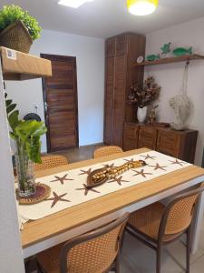 a dining room table with starfish on it at Apê Charm Jeri in Jericoacoara