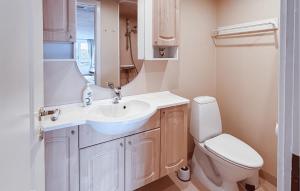 a bathroom with a sink and a toilet at Skagenhuset Lejl 3 in Allinge
