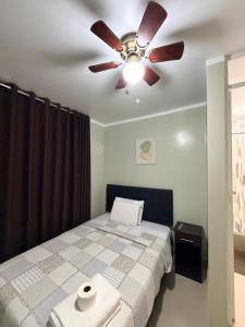 a bedroom with a bed with a ceiling fan at Estancia La Luna in Huarmey