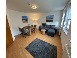 a living room with a couch and a table at behagliche Ferienwohnung in Elstra in Elstra