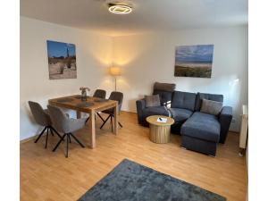 a living room with a couch and a table at behagliche Ferienwohnung in Elstra in Elstra