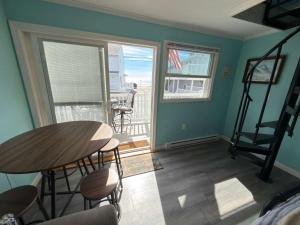a room with a table and chairs and a balcony at Oceanview Loft York in York +11 photos