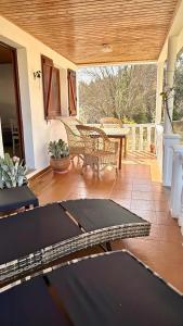 a screened in porch with a table and chairs at The Cliffs - Casa Alecrin in O Vicedo