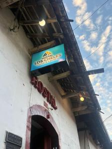 a sign for a restaurant on the side of a building at Hostal Los Cheles in León