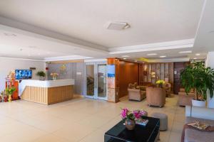 a lobby of a hotel with a waiting room at Liên Hương Hotel Đà Lạt in Kon Rung (1)