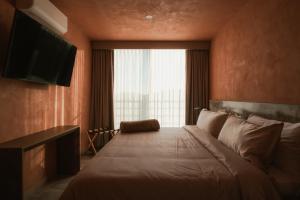a bedroom with a large bed with a large window at Casa Maja Villas Chapala in Chapala