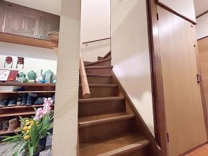 a staircase in a home with wooden steps at ゲストハウス ソウル in Azumino