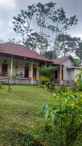 a house with a yard in front of it at Bali Home Taksu in Jatiluwih